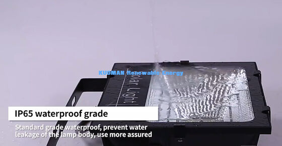 Luz solar de inundação de alto lúmen com classificação à prova d'água IP65 e opção de controle remoto para iluminação externa